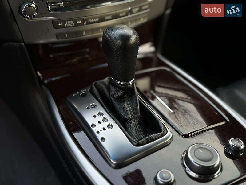 Седан Infiniti Q70 2015 в Виннице