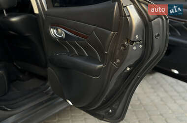 Седан Infiniti Q70 2015 в 