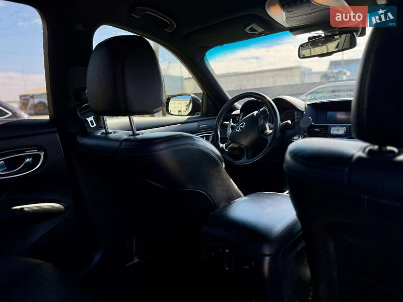 Седан Infiniti Q70 2016 в Києві