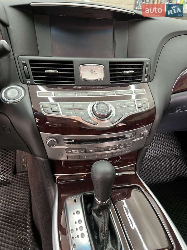 Седан Infiniti Q70 2015 в Харкові