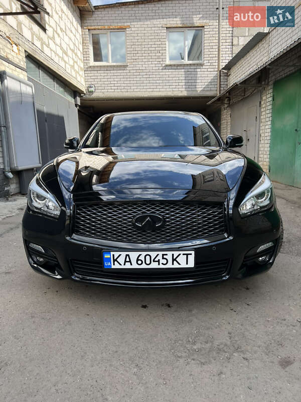 Седан Infiniti Q70 2015 в Харкові