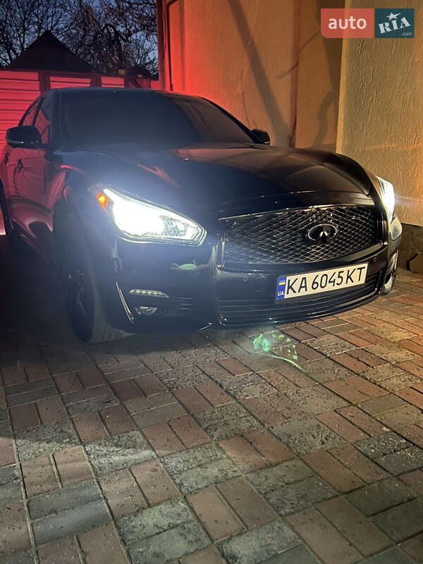 Седан Infiniti Q70 2015 в Харкові