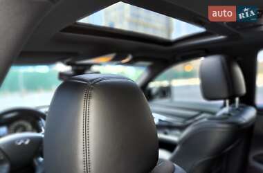 Седан Infiniti Q70 2014 в 