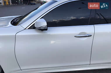 Седан Infiniti Q70 2016 в 