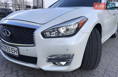 Седан Infiniti Q70 2016 в 