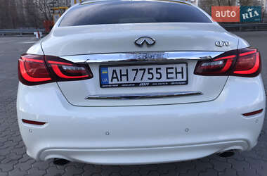 Седан Infiniti Q70 2016 в 