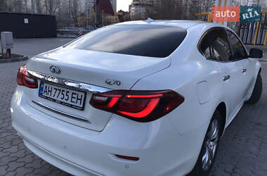Седан Infiniti Q70 2016 в 