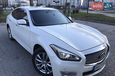 Седан Infiniti Q70 2016 в 