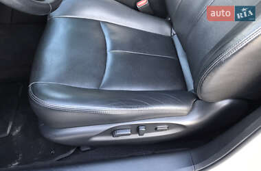 Седан Infiniti Q70 2016 в 