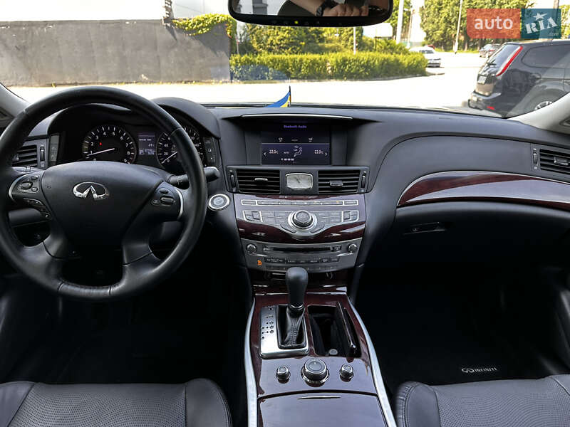 Седан Infiniti Q70 2017 в Житомирі