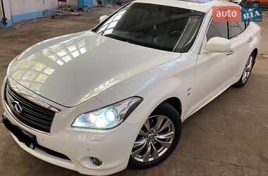 Седан Infiniti Q70 2015 в Чернигове