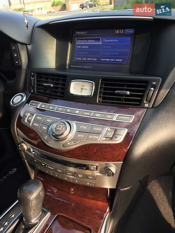 Седан Infiniti Q70 2015 в Чернигове