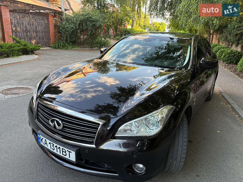 Седан Infiniti Q70 2013 в Софіївській Борщагівці