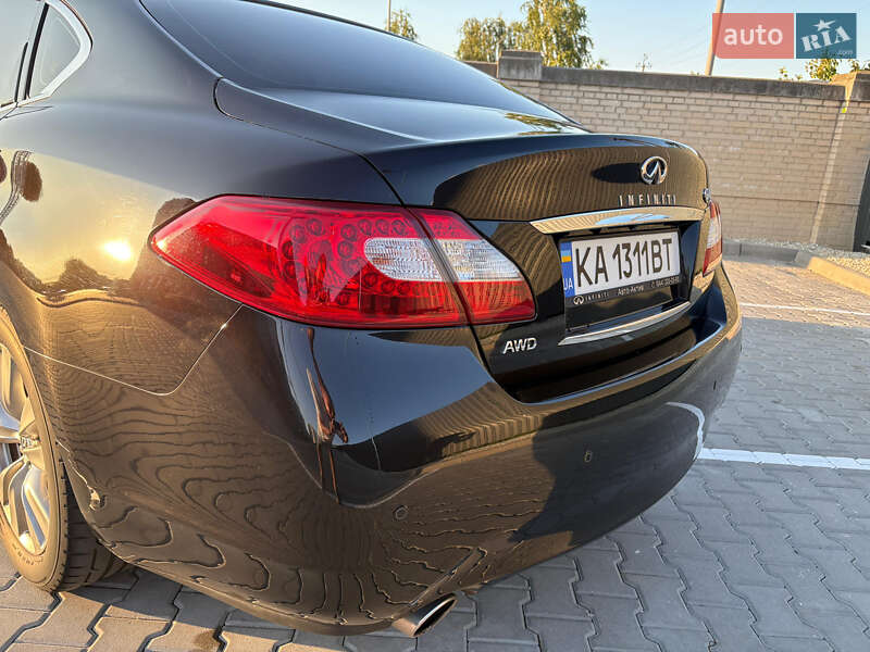 Седан Infiniti Q70 2013 в Софіївській Борщагівці