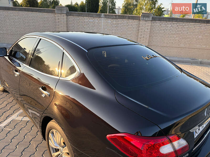 Седан Infiniti Q70 2013 в Софіївській Борщагівці