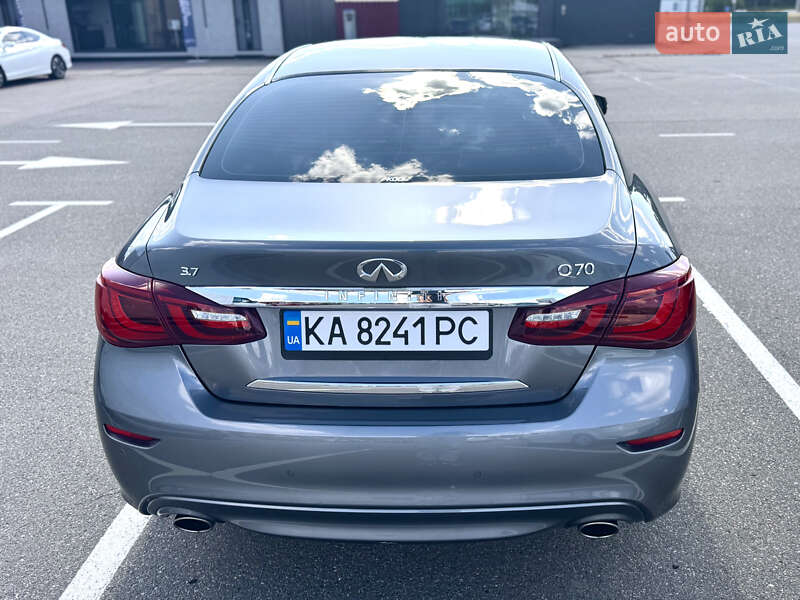 Седан Infiniti Q70 2015 в Києві