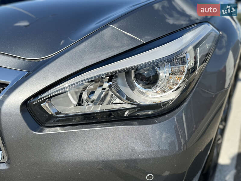 Седан Infiniti Q70 2015 в Києві