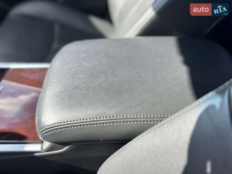 Седан Infiniti Q70 2015 в Києві