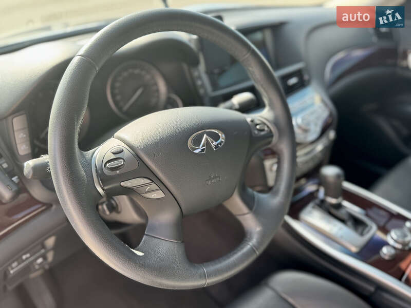 Седан Infiniti Q70 2015 в Києві