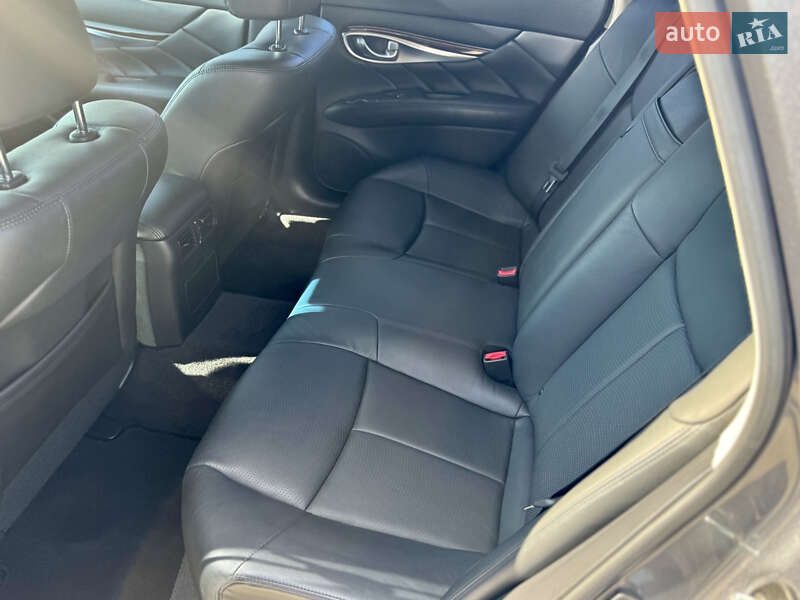 Седан Infiniti Q70 2015 в Києві