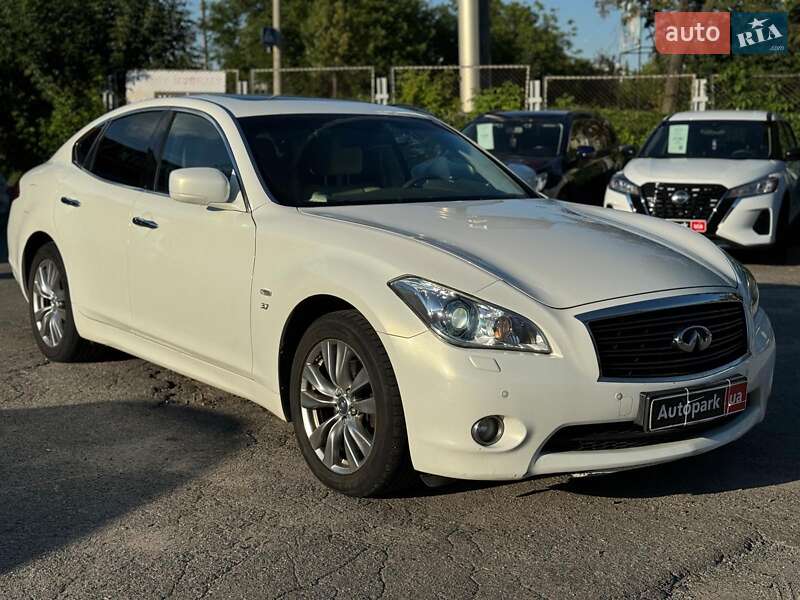Седан Infiniti Q70 2013 в Вінниці