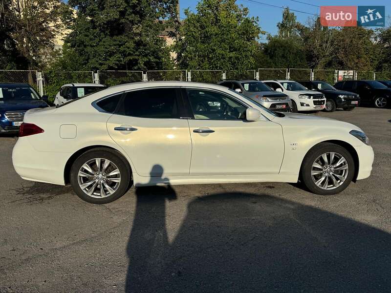 Седан Infiniti Q70 2013 в Вінниці