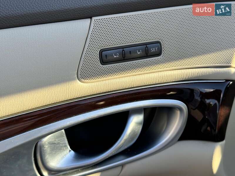 Седан Infiniti Q70 2013 в Вінниці