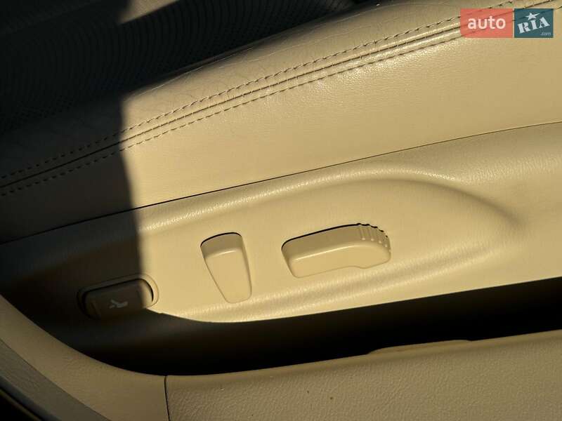 Седан Infiniti Q70 2013 в Вінниці