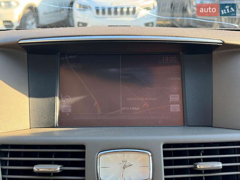 Седан Infiniti Q70 2013 в Вінниці