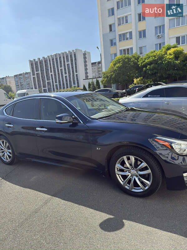 Седан Infiniti Q70 2016 в Києві
