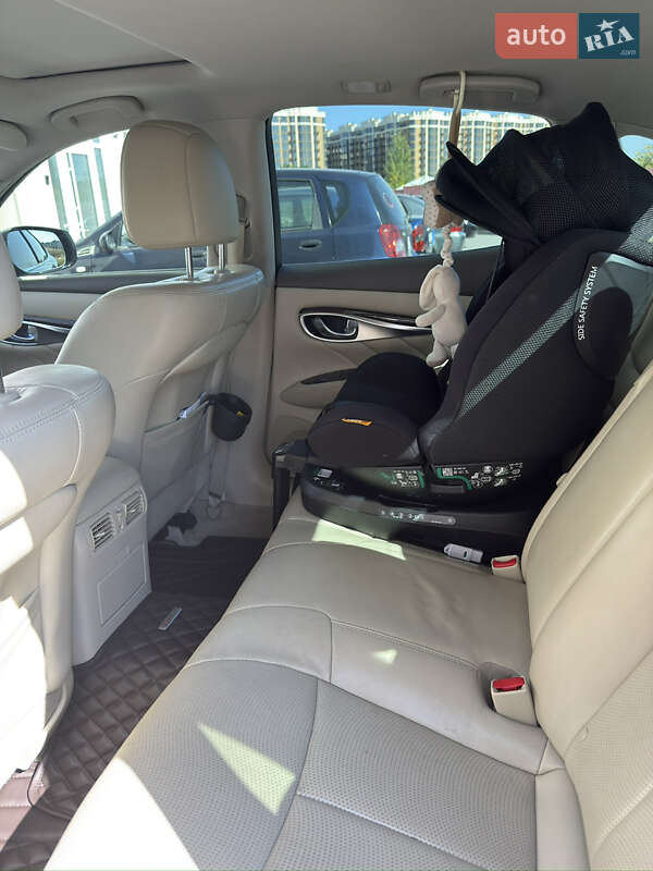 Седан Infiniti Q70 2016 в Києві