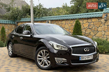 Седан Infiniti Q70 2015 в Могилев-Подольске