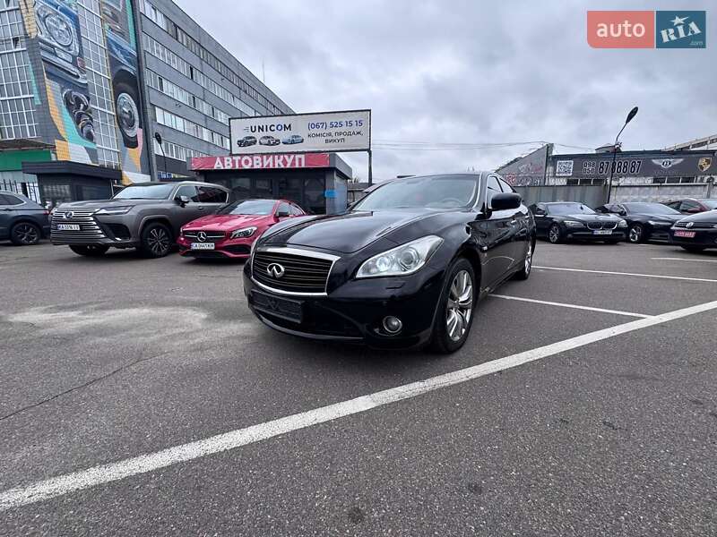 Седан Infiniti Q70 2013 в Києві