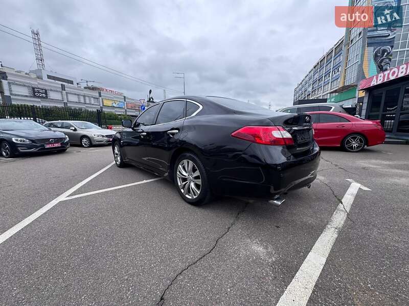 Седан Infiniti Q70 2013 в Києві