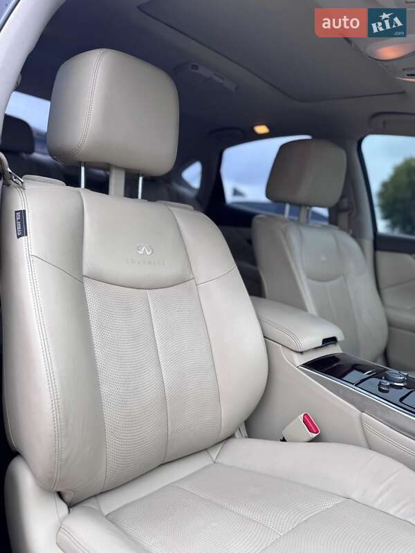 Седан Infiniti Q70 2013 в Києві