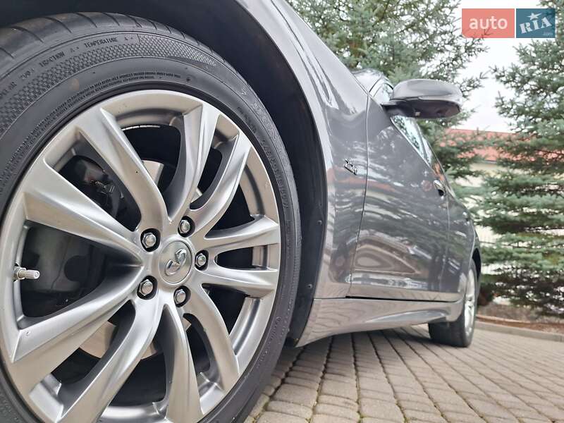Седан Infiniti Q70 2016 в Сваляве фото 4 Седан Infiniti Q70 2016 в Сваляве