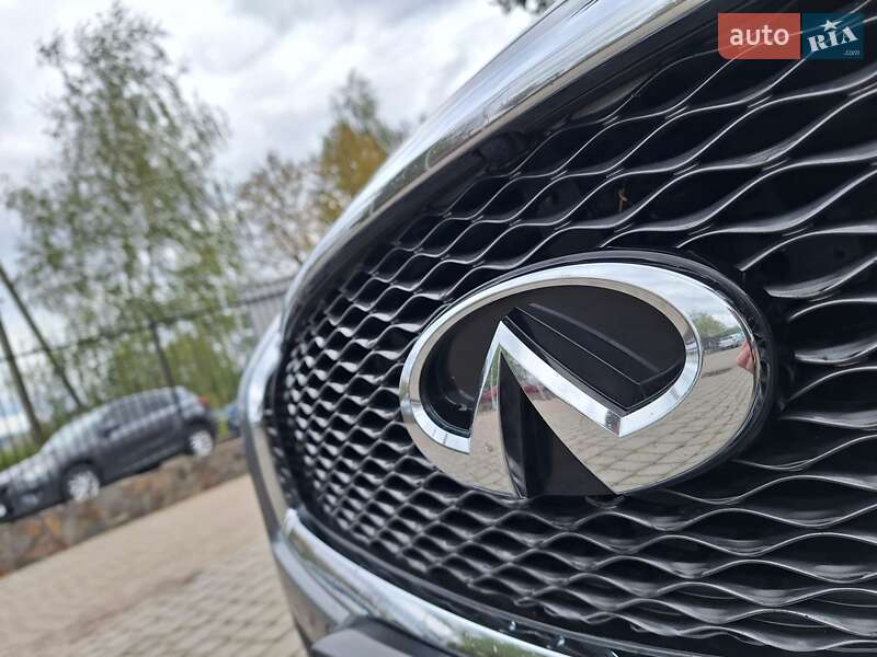 Седан Infiniti Q70 2016 в Сваляве фото 15 Седан Infiniti Q70 2016 в Сваляве