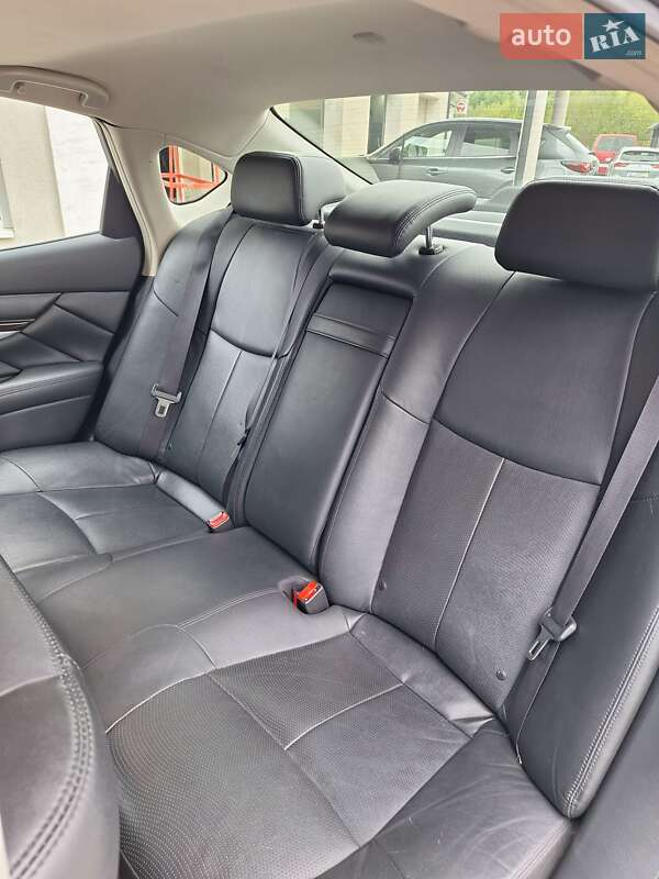 Седан Infiniti Q70 2016 в Сваляве фото 27 Седан Infiniti Q70 2016 в Сваляве