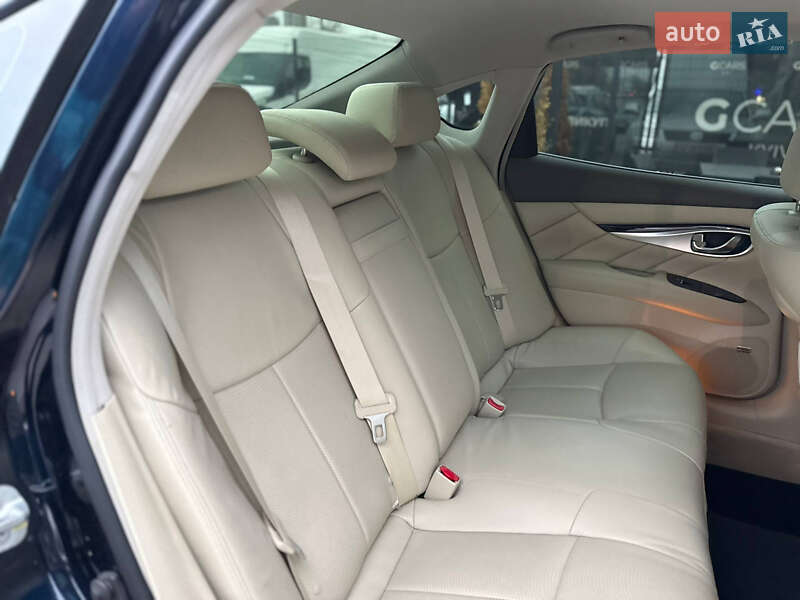 Седан Infiniti Q70 2015 в Киеве