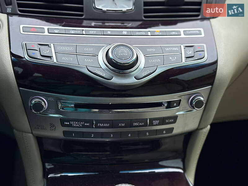 Седан Infiniti Q70 2015 в Киеве