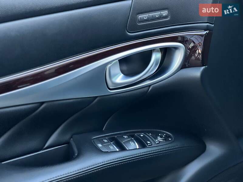 Седан Infiniti Q70 2016 в Івано-Франківську