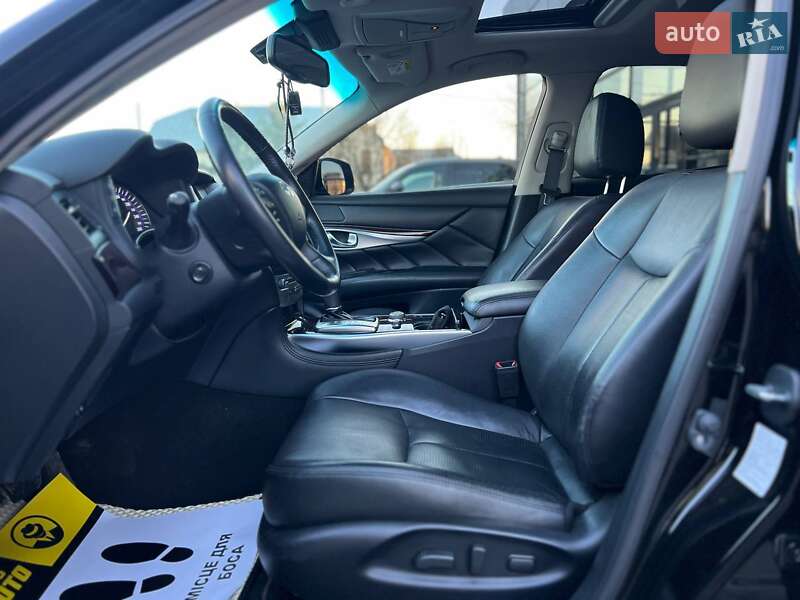 Седан Infiniti Q70 2016 в Івано-Франківську