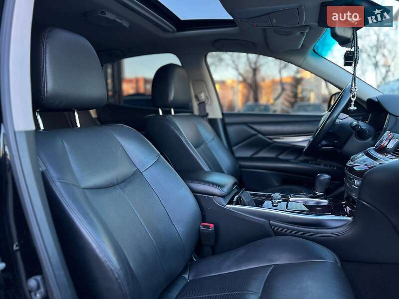 Седан Infiniti Q70 2016 в Івано-Франківську