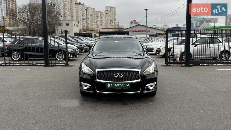 Infiniti Q70 2015