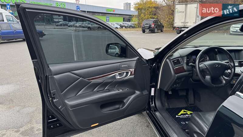 Седан Infiniti Q70 2015 в Києві