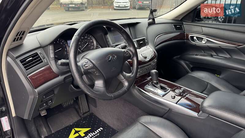Седан Infiniti Q70 2015 в Києві