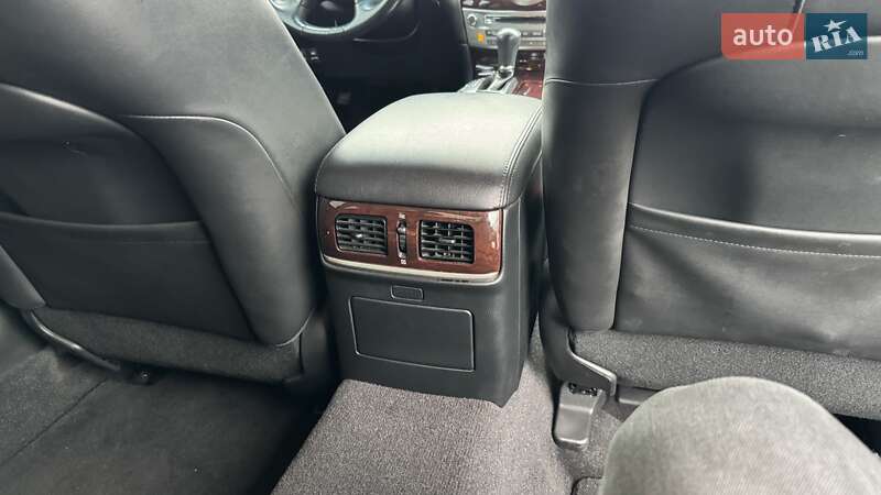 Седан Infiniti Q70 2015 в Києві