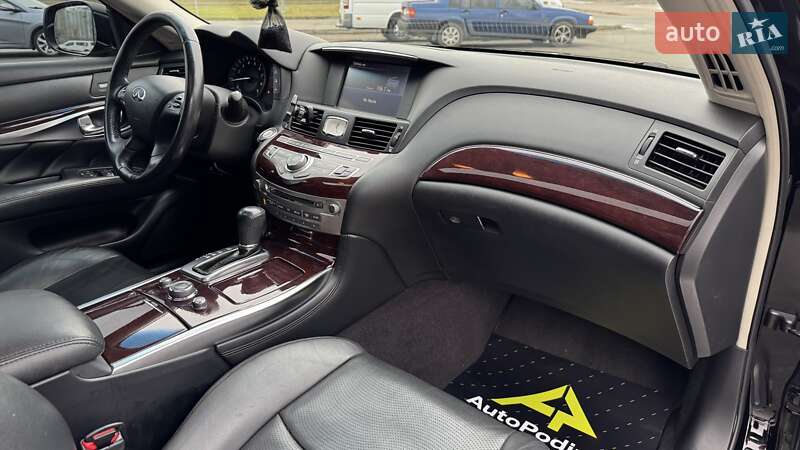 Седан Infiniti Q70 2015 в Києві