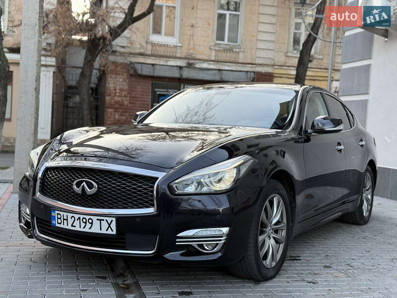 Седан Infiniti Q70 2015 в Могилев-Подольске