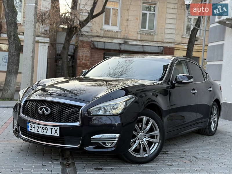 Седан Infiniti Q70 2015 в Могилев-Подольске